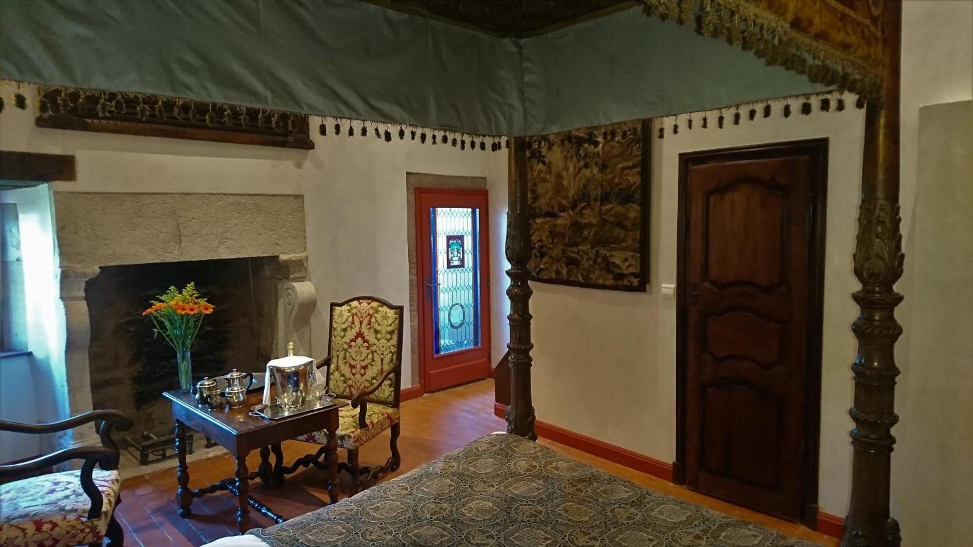 Chateau La Servayrie - Chambre D'Hotes Marcillac-Vallon Стая снимка